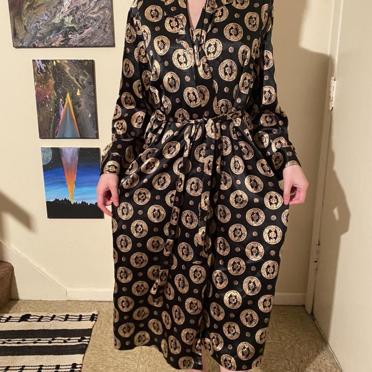 Amelia’s Robe / Gown stunning and flawless 100... Depop
