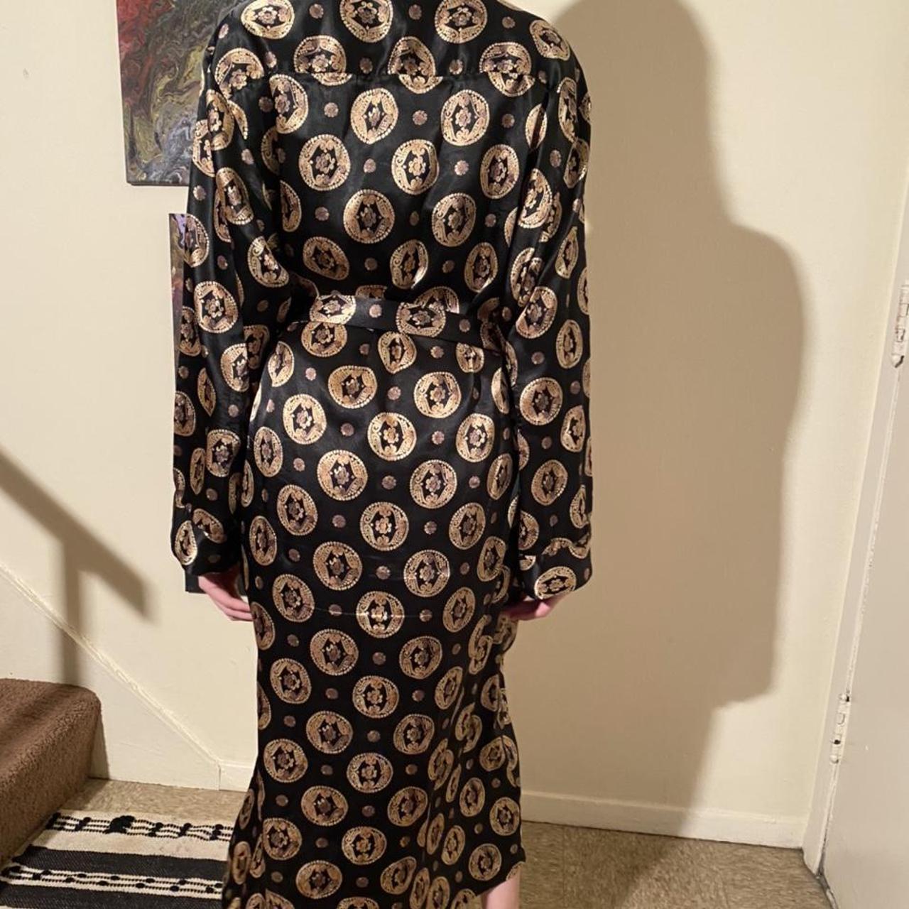 Amelia’s Robe / Gown stunning and flawless 100... Depop