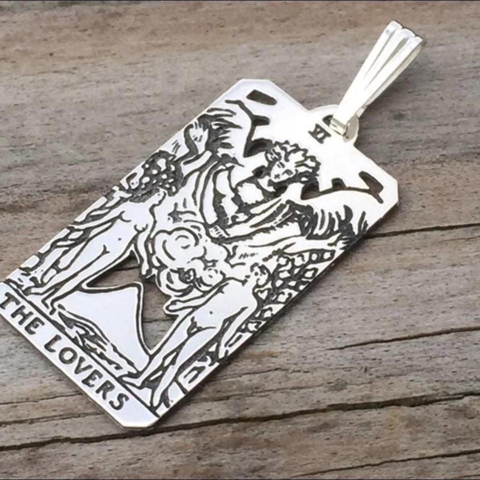 ⚜️Tarot card The lovers (Los enamorados)keychain, - Depop