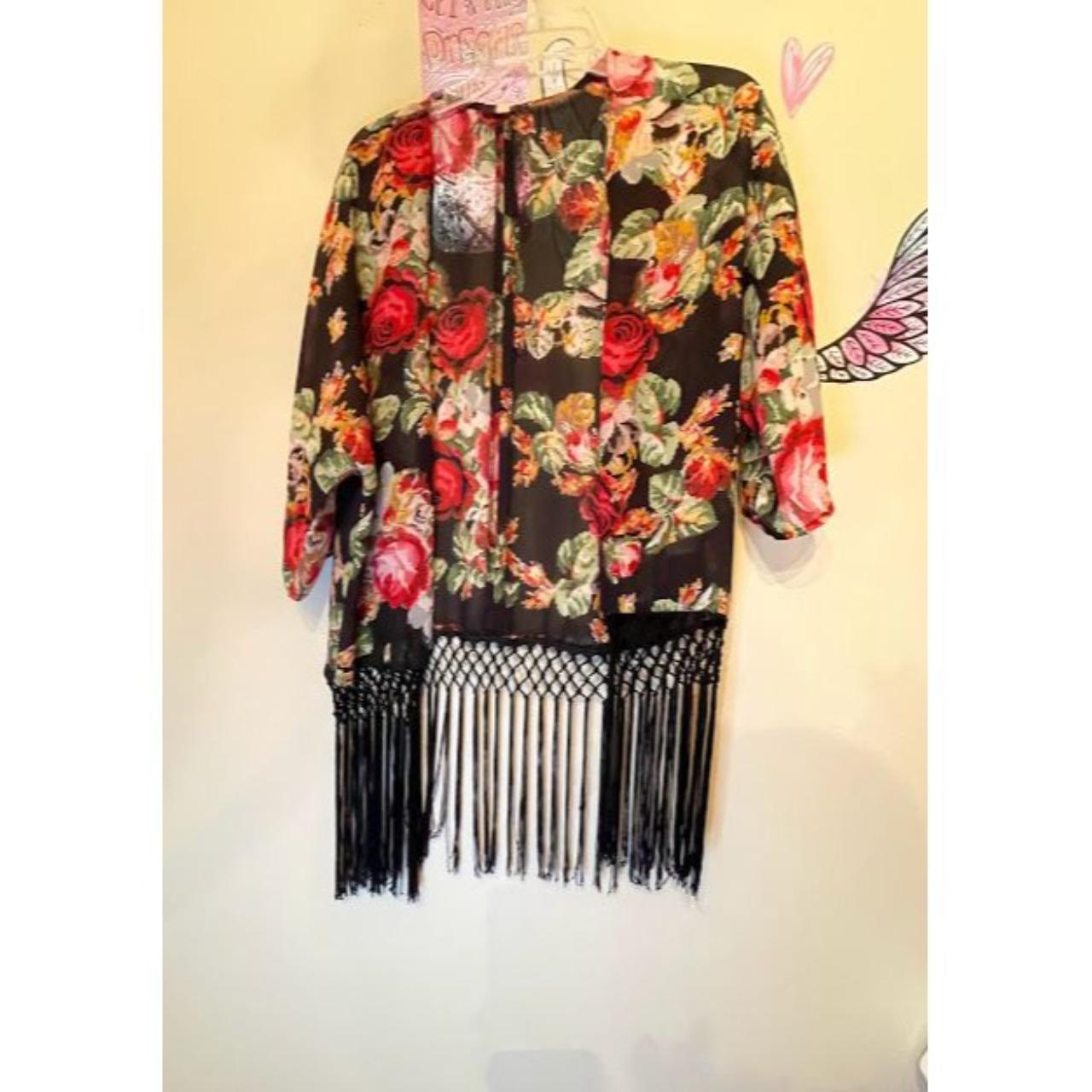 Product Image 1 - Gently Worn Women's Quinn Cardigan
Size: