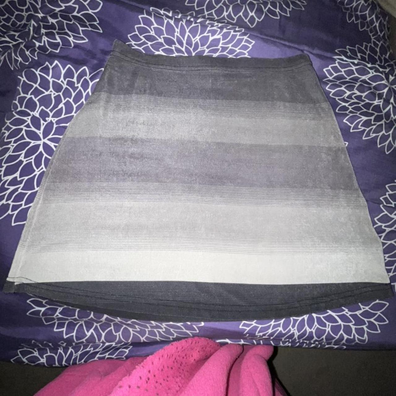 Joules Women's Grey and White Skirt