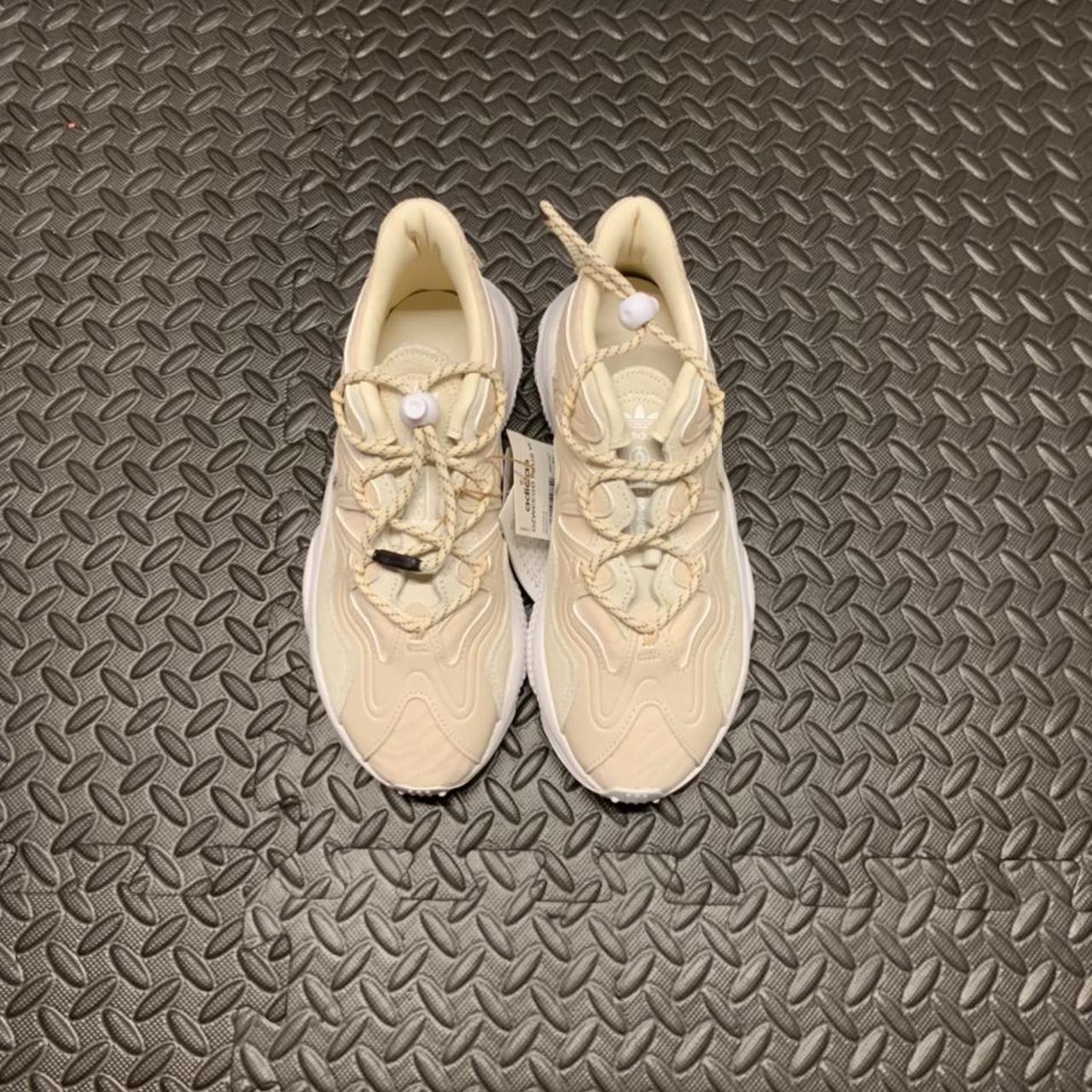 ozweego plus beige