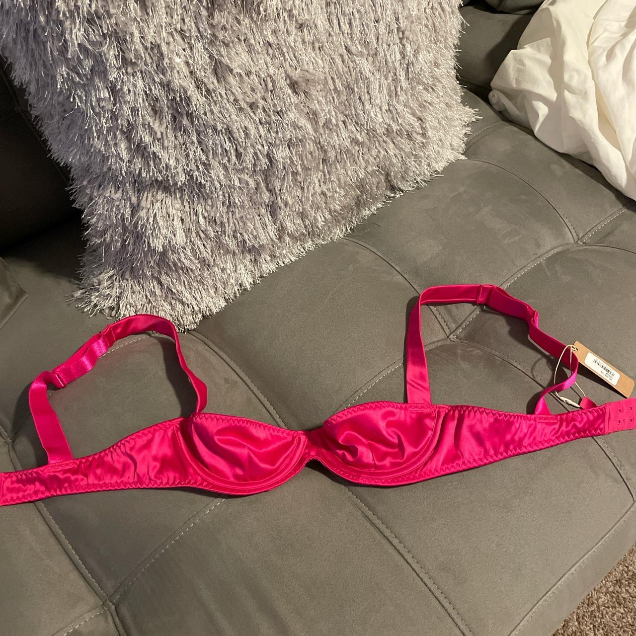 Skims Women's Pink Bra | Depop