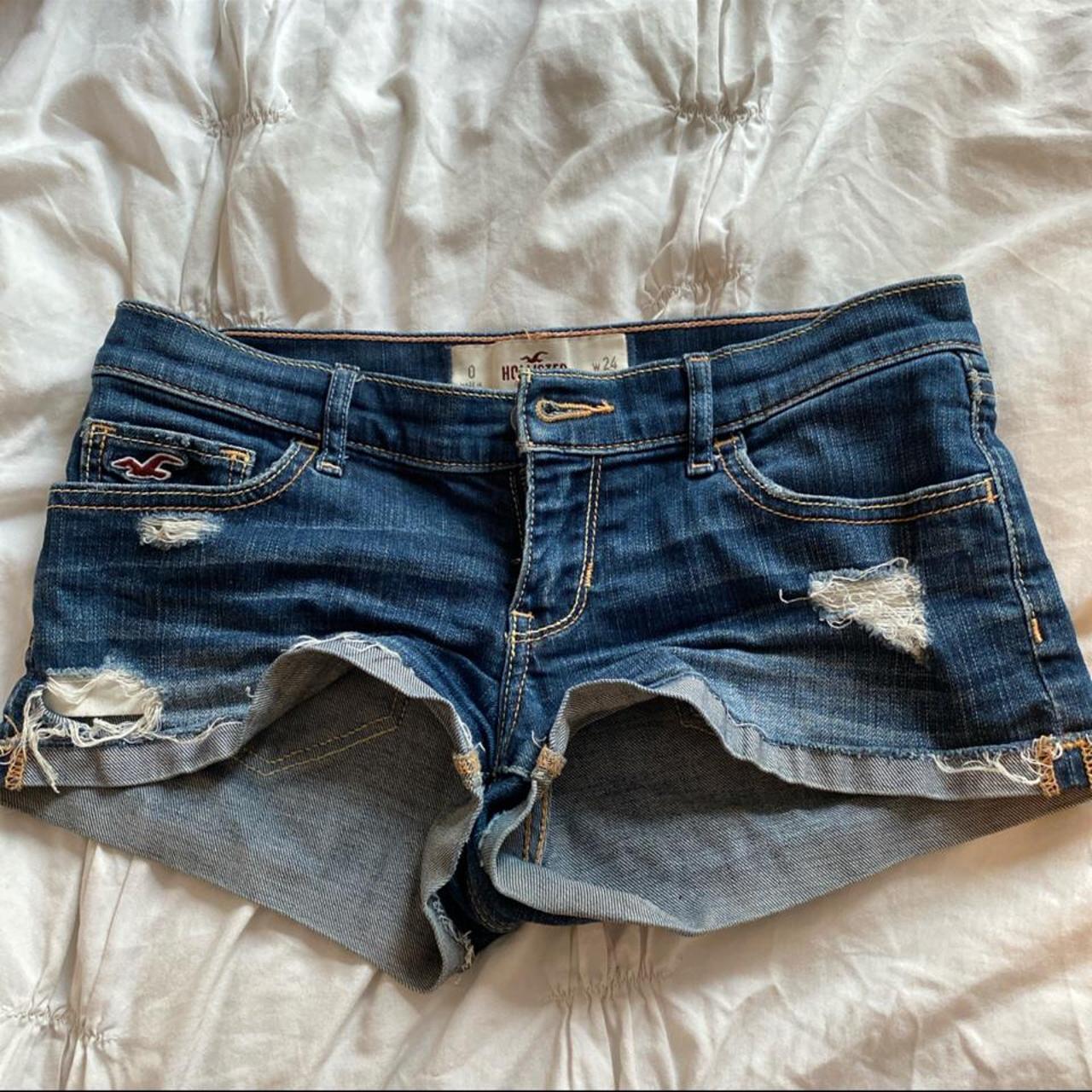 Hollister low rise booty shorts in size 0. They’re... - Depop
