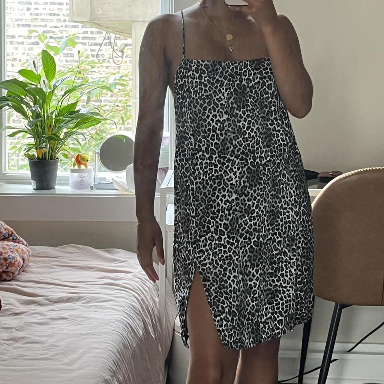 Datista dress in rar leopard grey by clearance motel