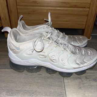 vapormax plus white on feet