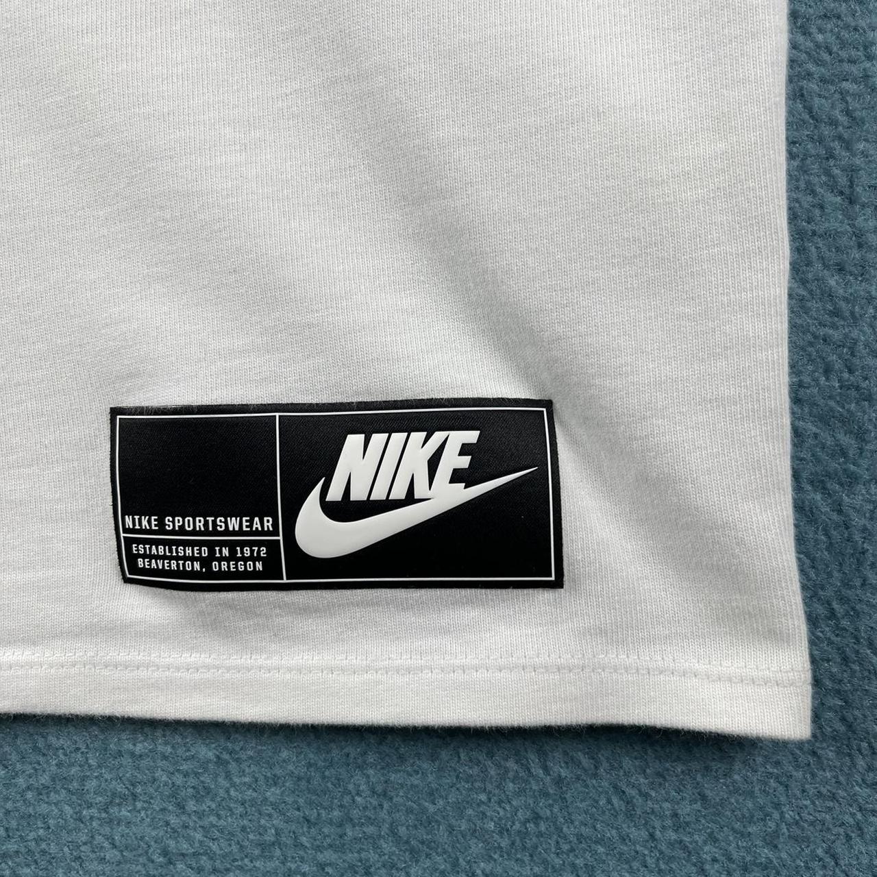 Nike Men's White and Black T-shirt | Depop