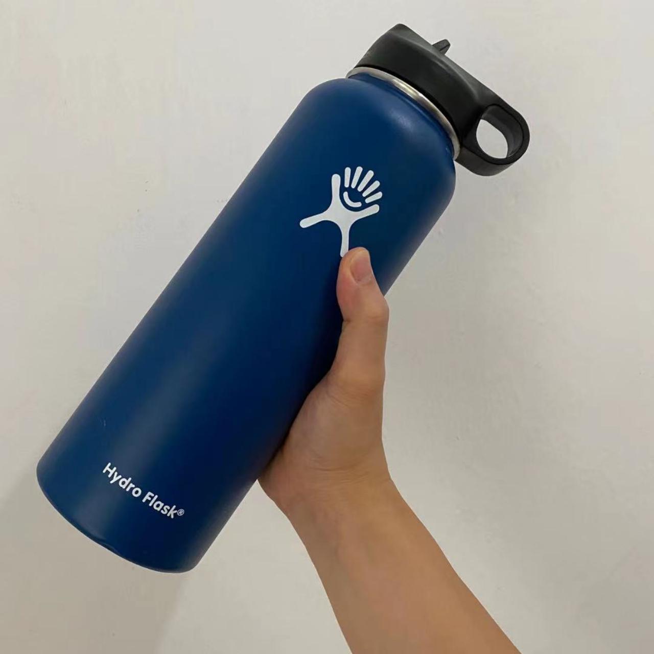 Light blue hydro flask!! Only used a couple of times - Depop