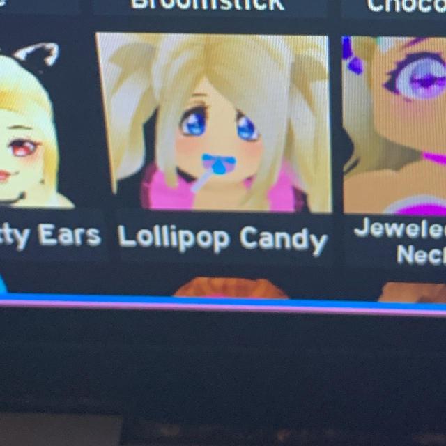 What People Offer For CANDY ITEMS!! *OMGGG* Roblox Royale High! 