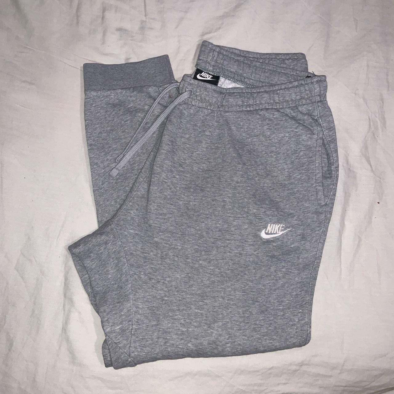 nike club joggers womens