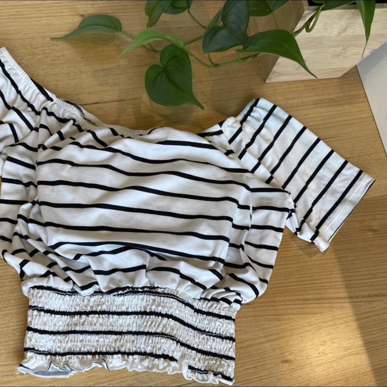 🥥🖤 Striped off-the-shoulder top ⛈🫐 White with black... - Depop