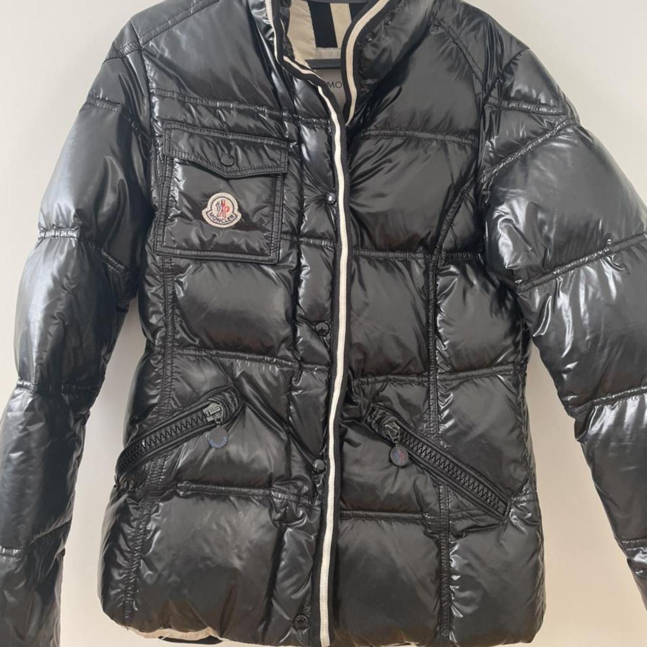 Original Moncler Winterjacke Cond. 8/10, kapuze... - Depop