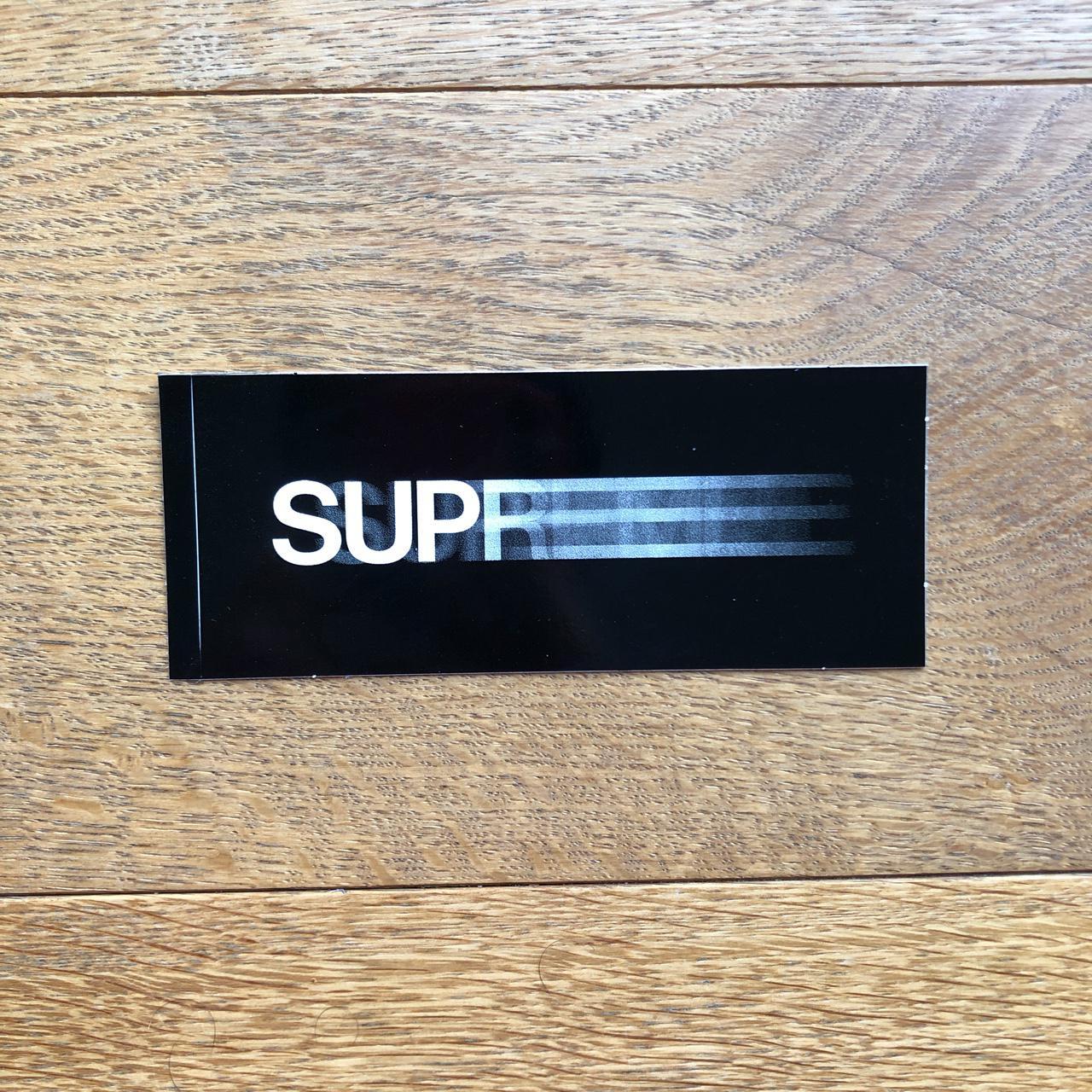 Supreme, Banner Stands