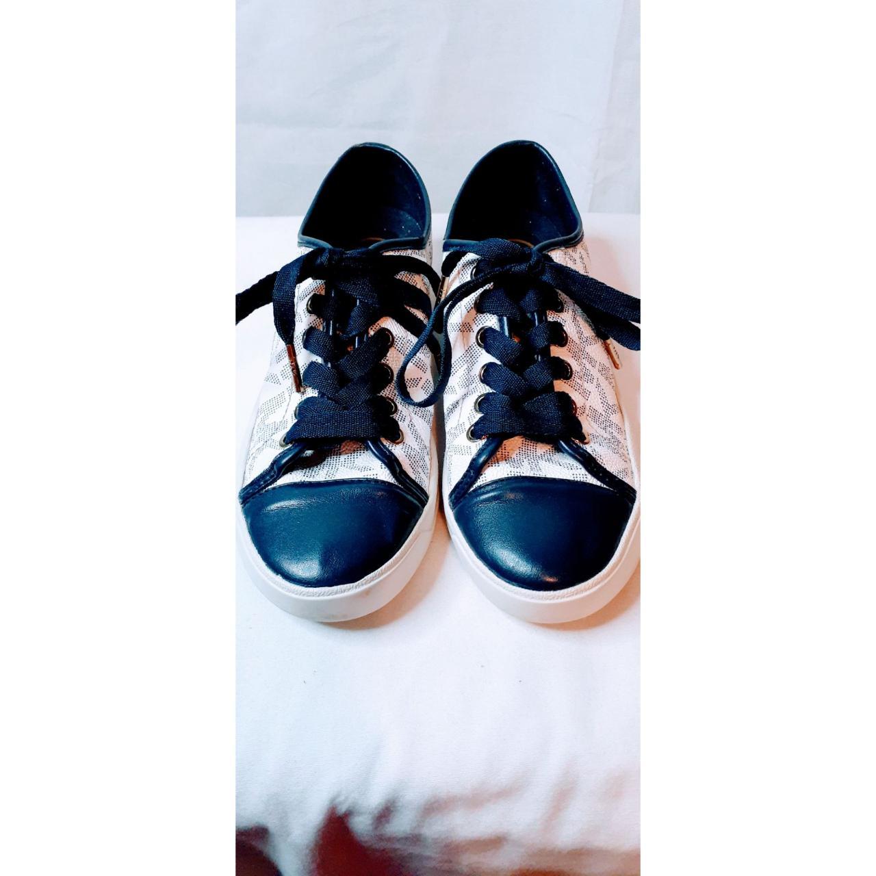 Navy blue deals michael kors sneakers