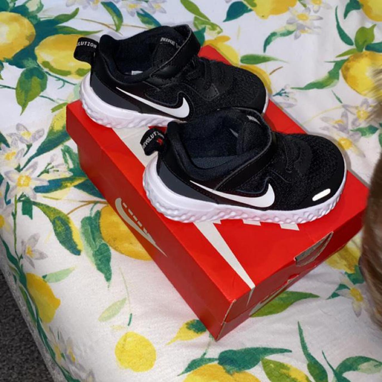 infant nike trainers size 5.5