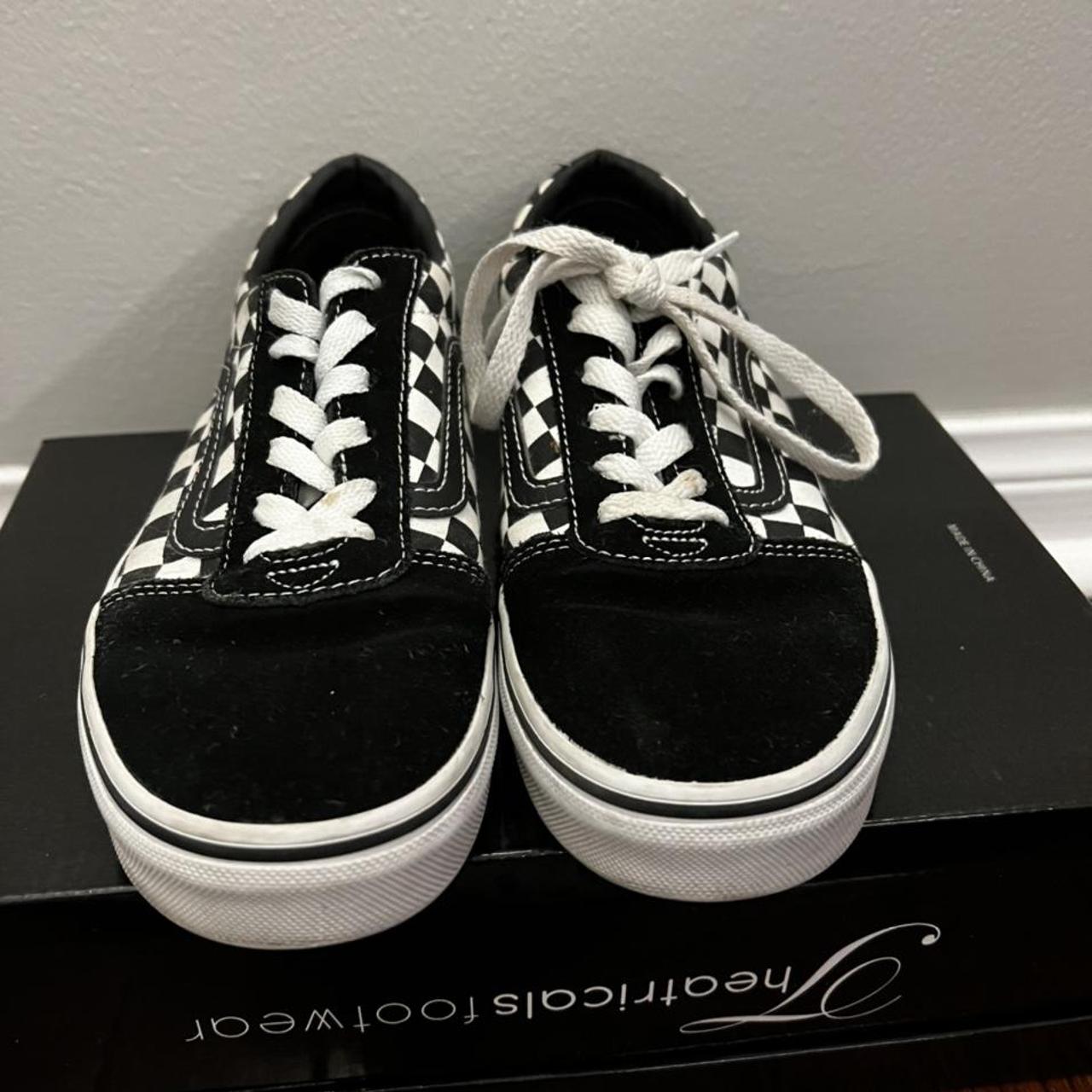 Black and white checkered vans size 4 hotsell