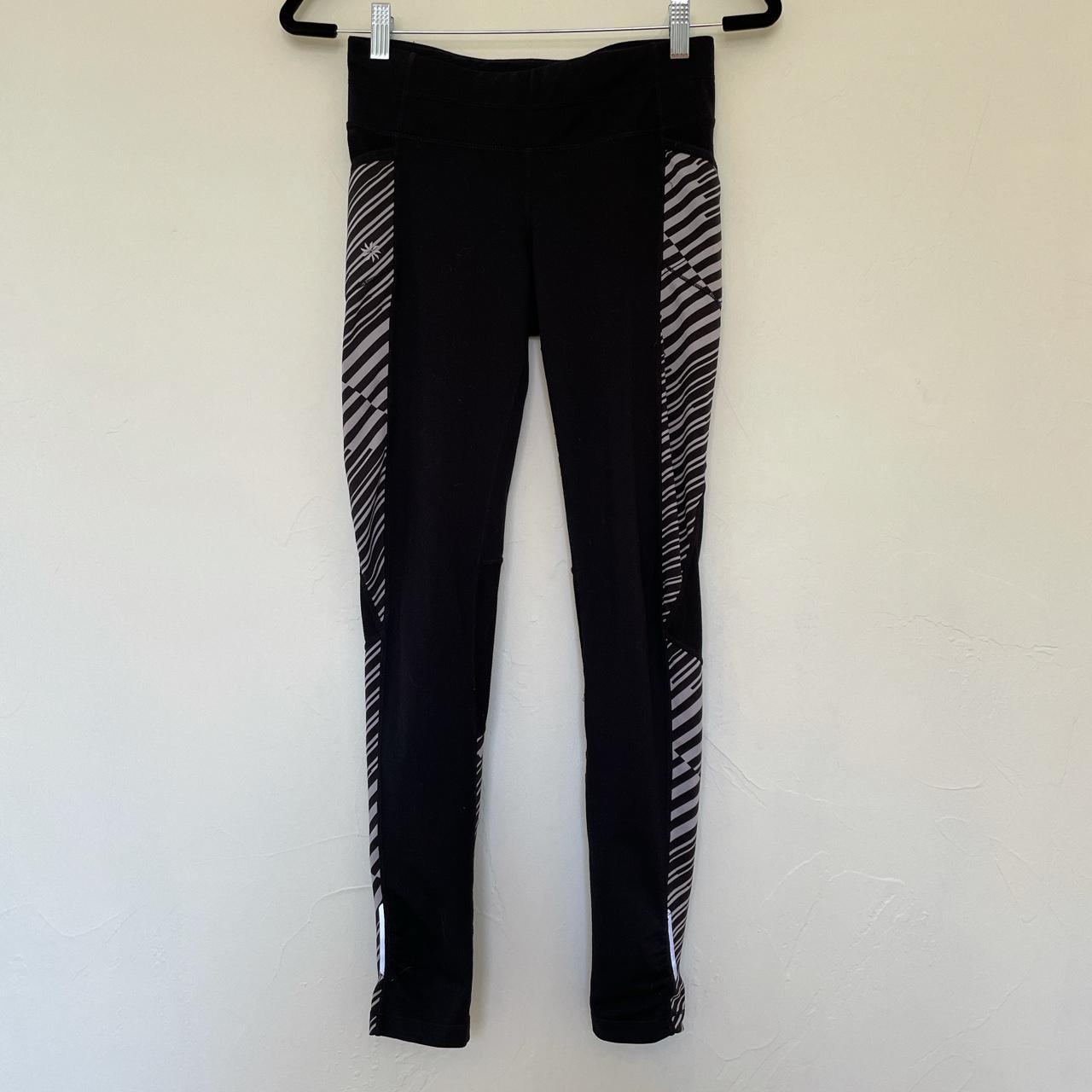 Size XS cropped Athleta leggings with details on the - Depop