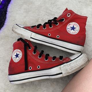 Red converse hot sale black laces