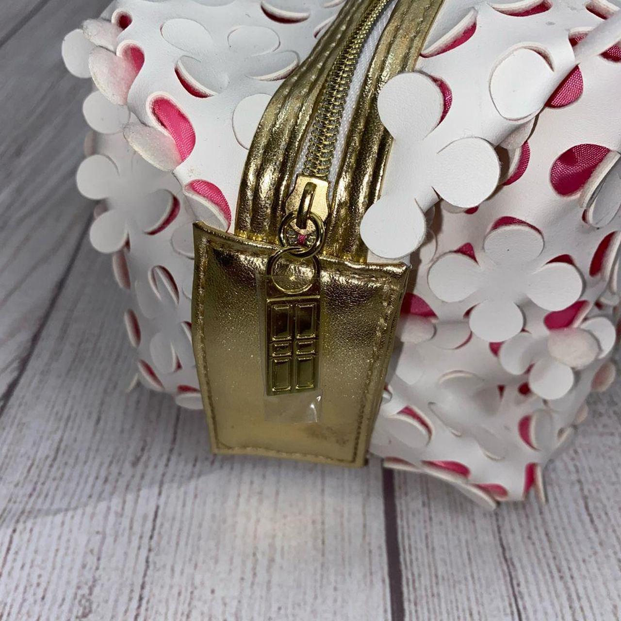 Elizabeth Arden White and Pink Makeup (3)