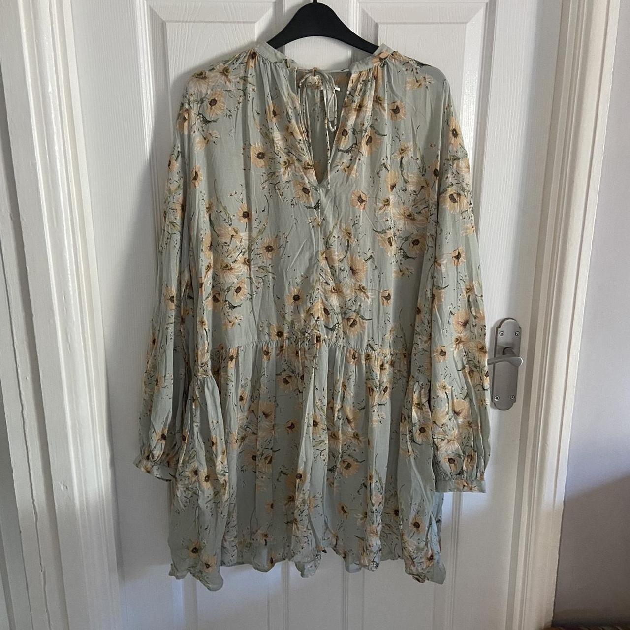 Gorgeous light blue / mint floral dress from H&M.... - Depop