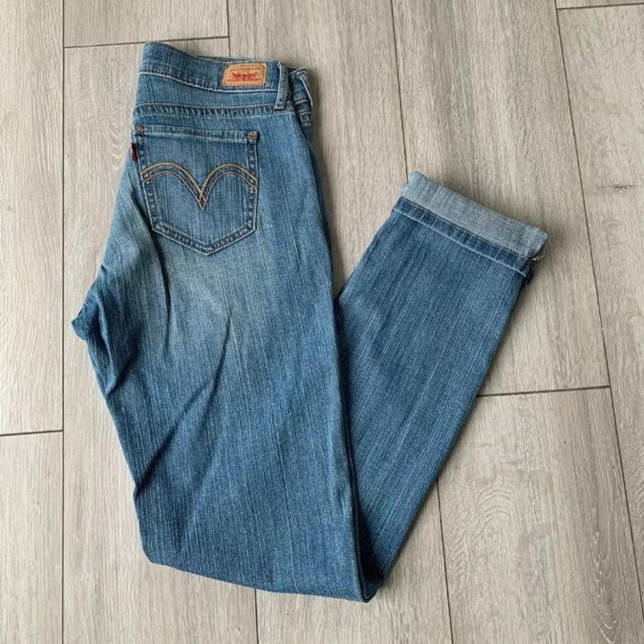 528 levis curvy cut jeans