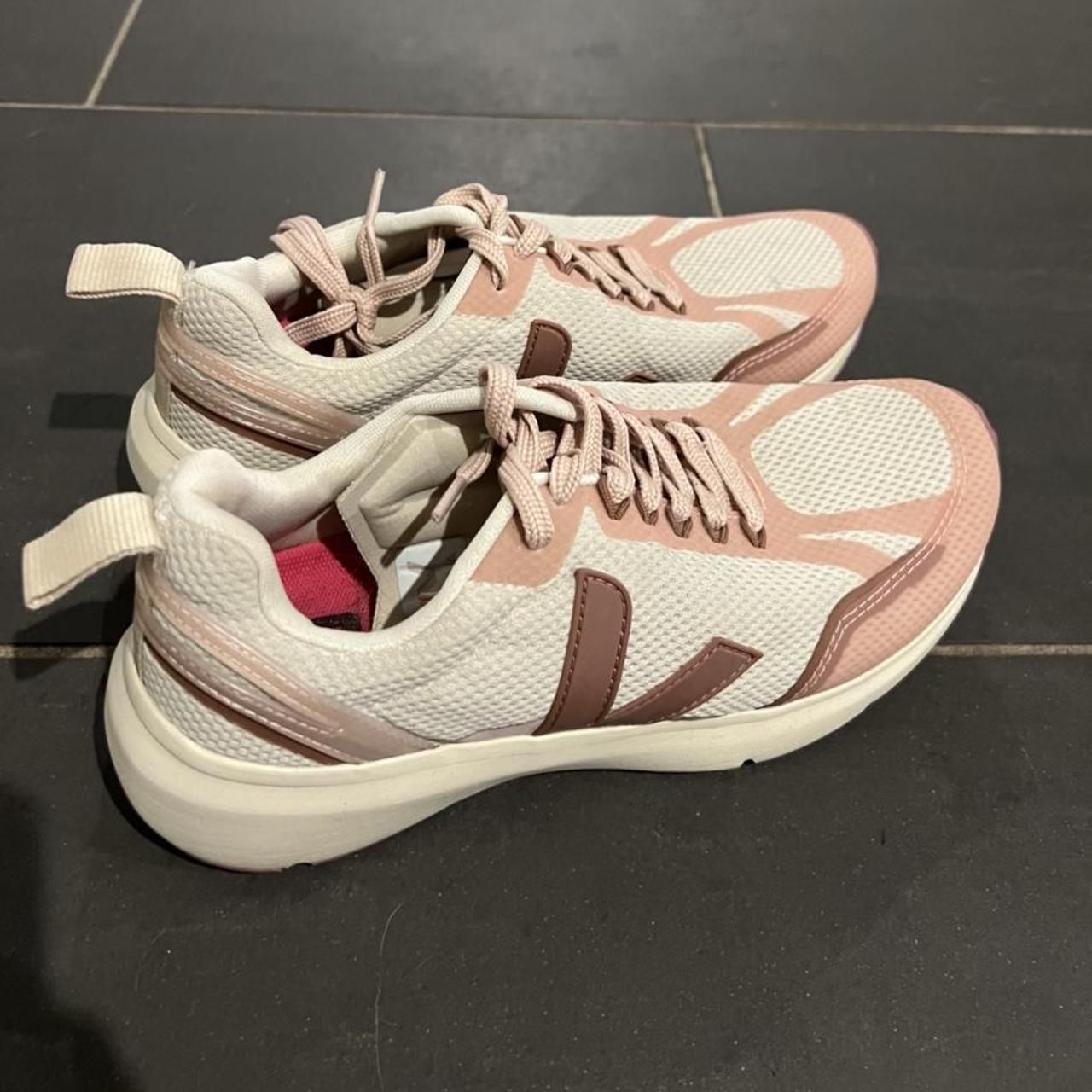 veja white and pink