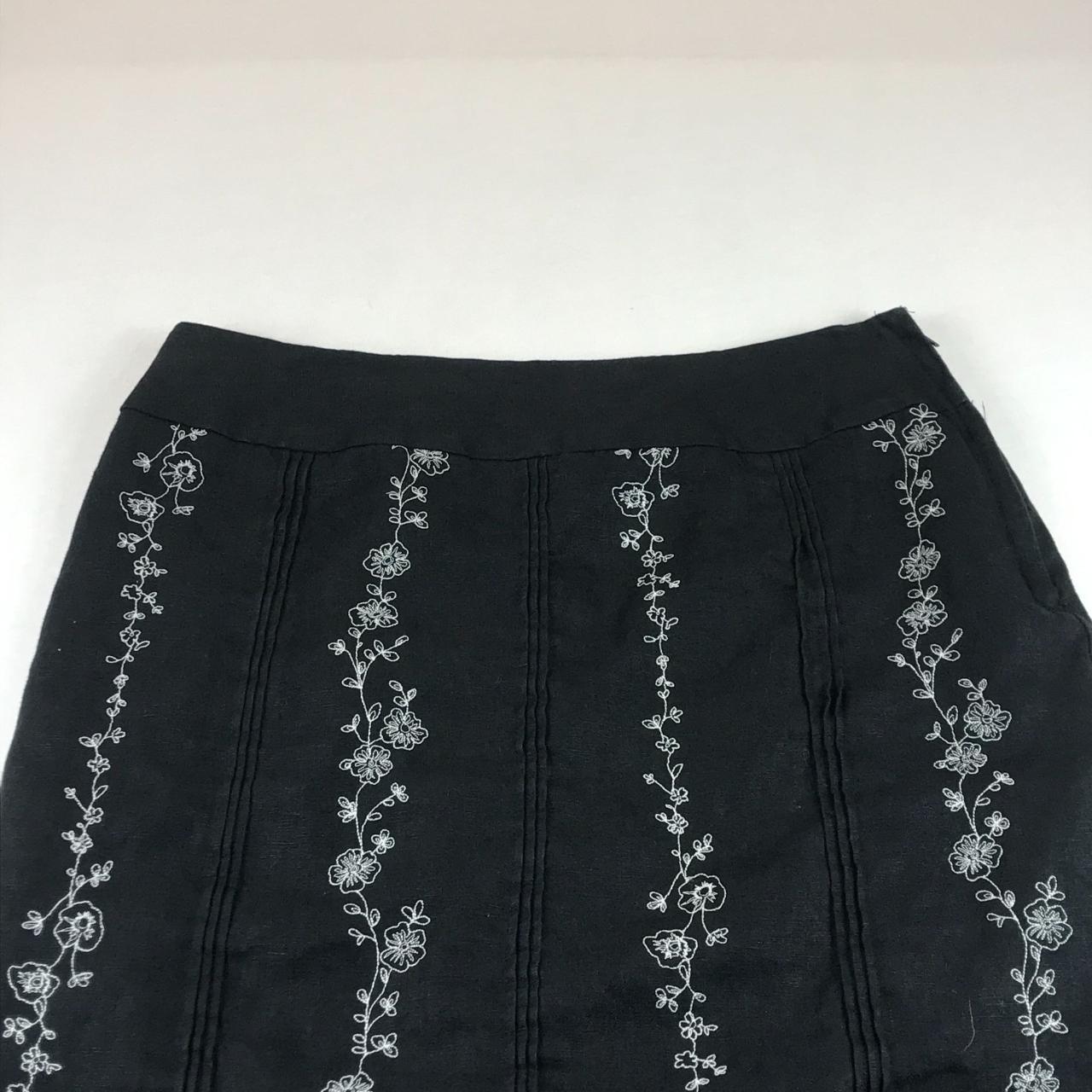 Madison & Max Pencil Skirt Size 6 Floral Embroidered... - Depop