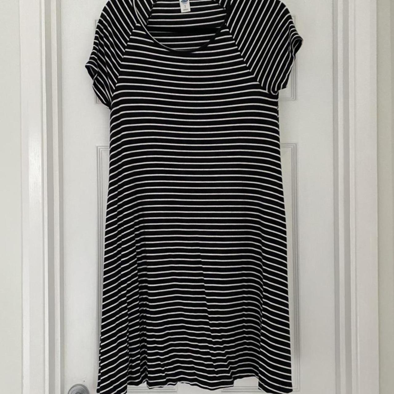 old navy black white striped shirt