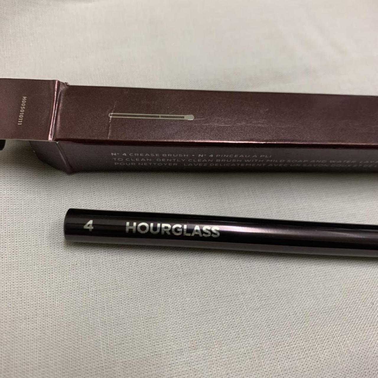 HOURGLASS Crease Brush Nº 4 | Hourglass Makeup... - Depop