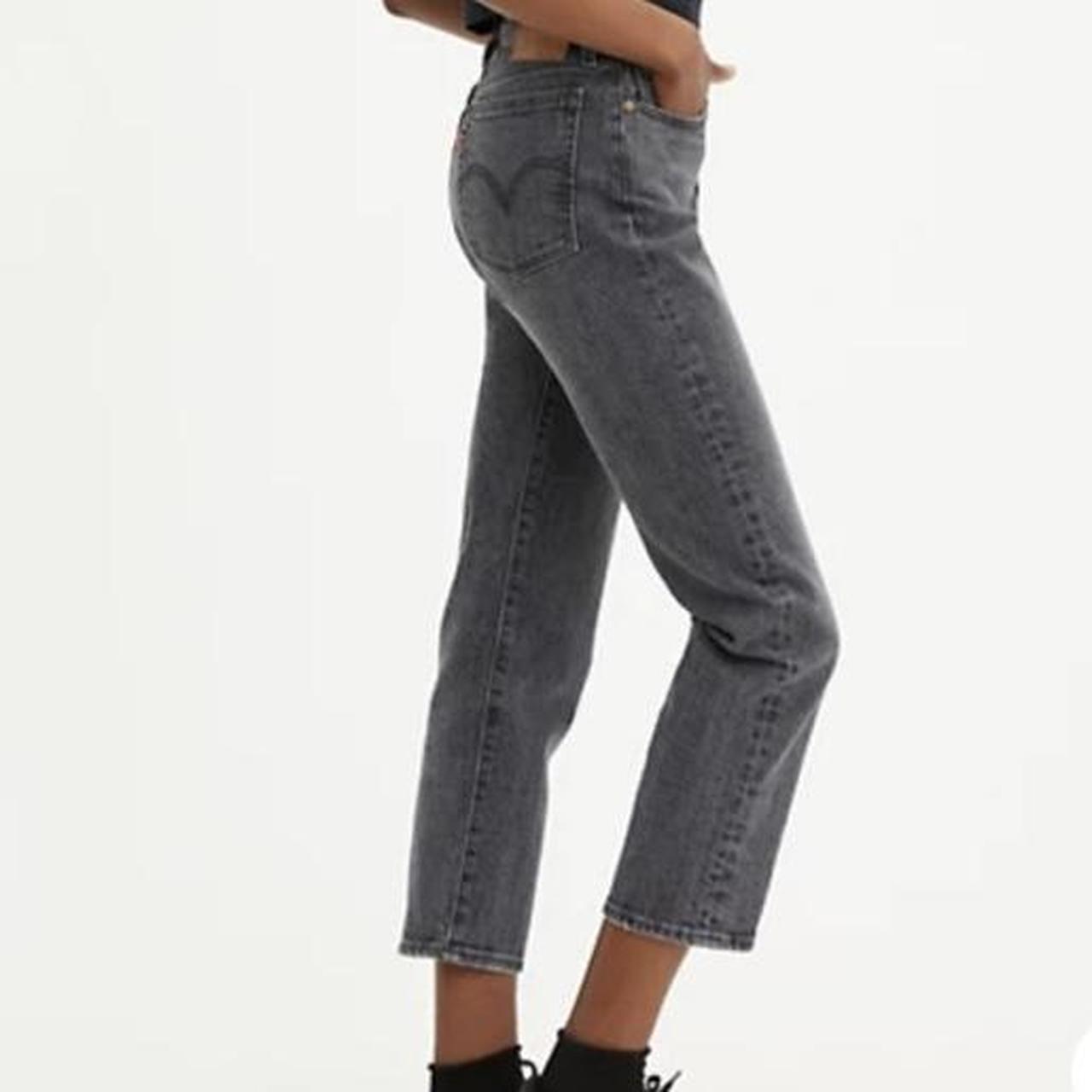 Levi's Women's Black and Grey Jeans Depop