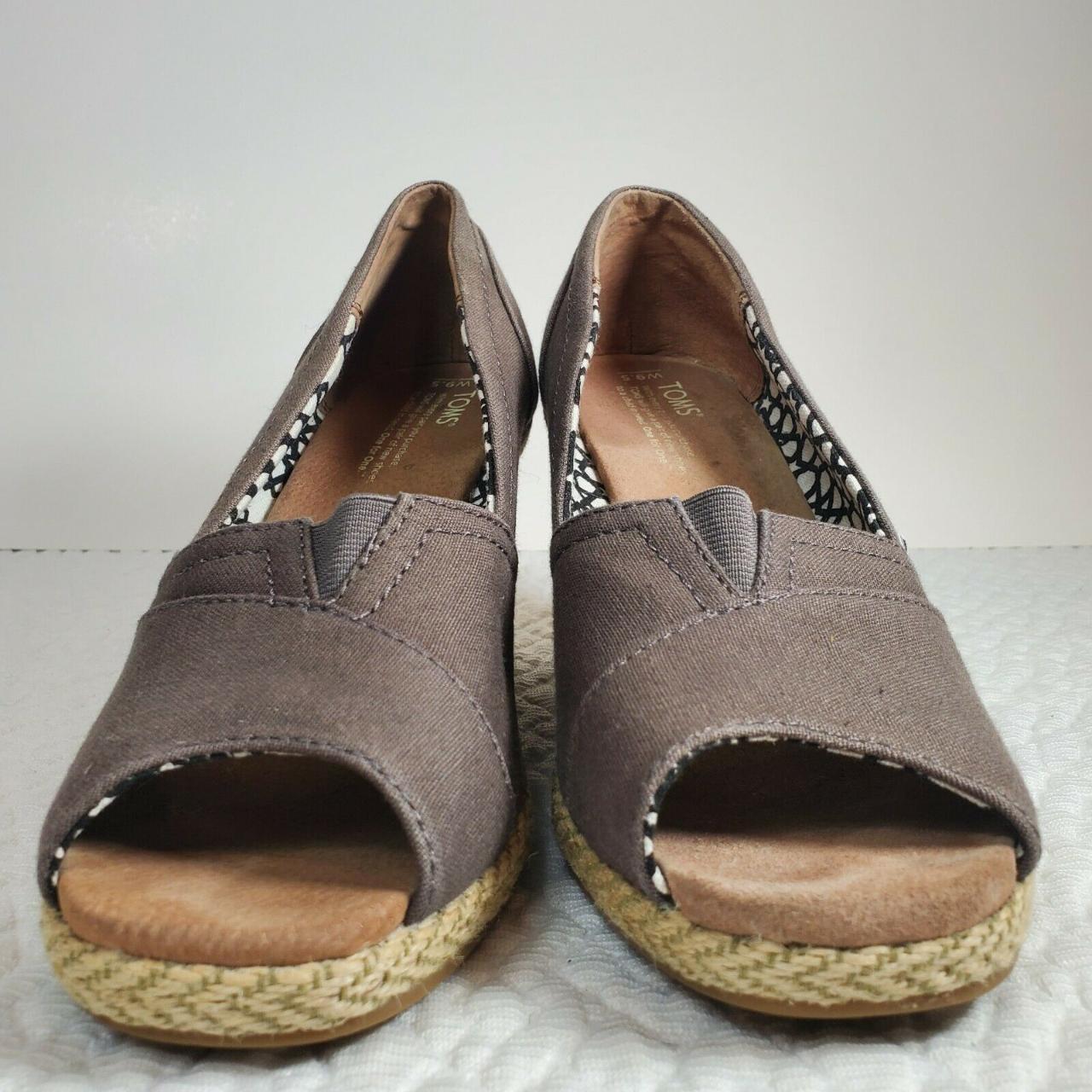 TOMS Women's Khaki Sandals | Depop