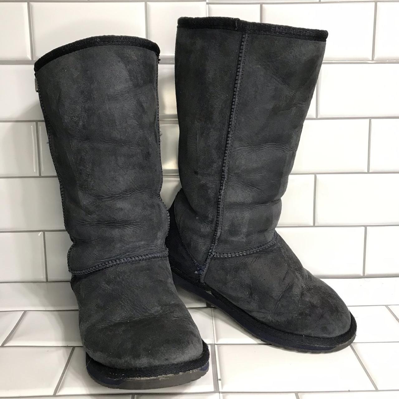 EMU Australia Women's Blue and Navy Boots | Depop