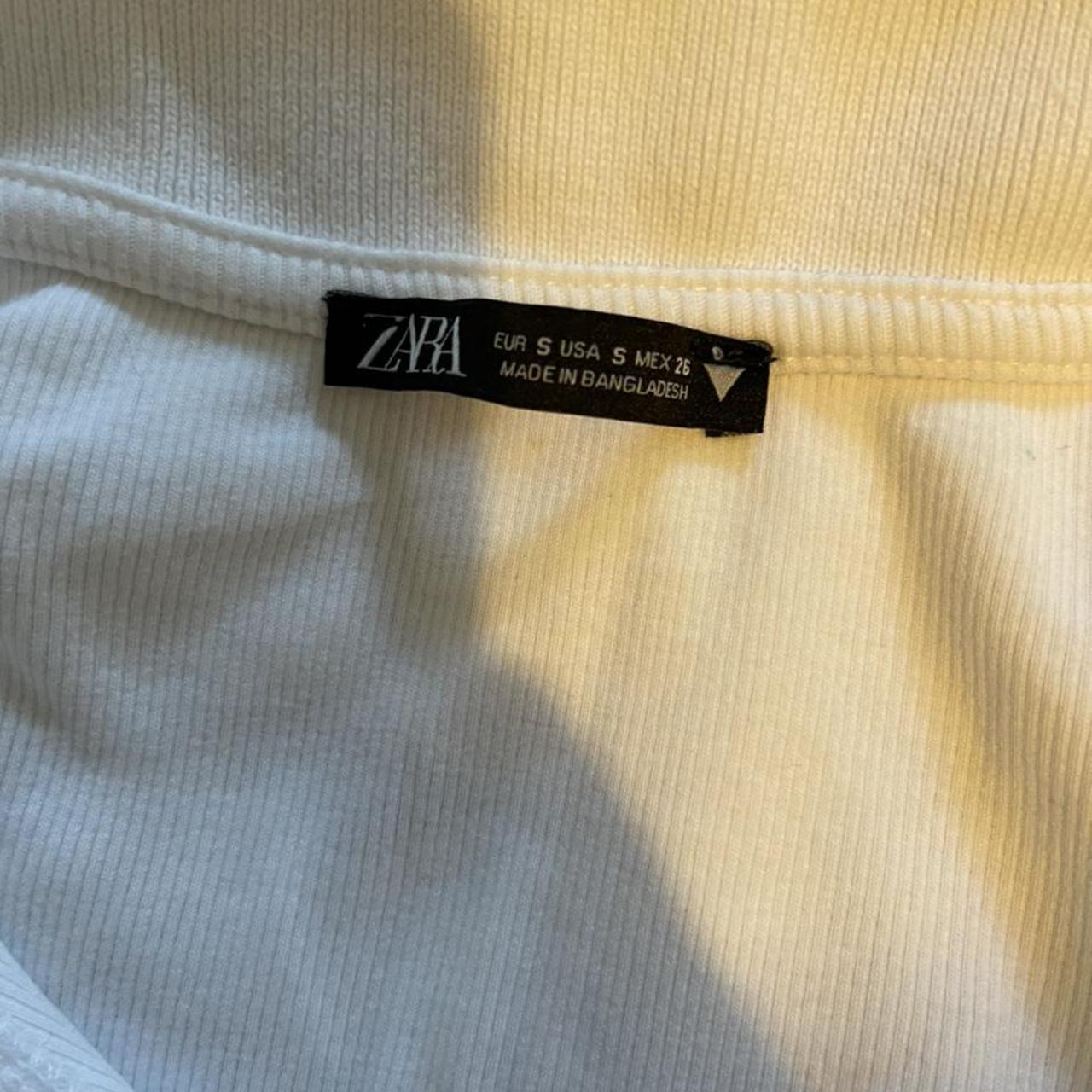 Zara T-shirt. Size Small - Depop