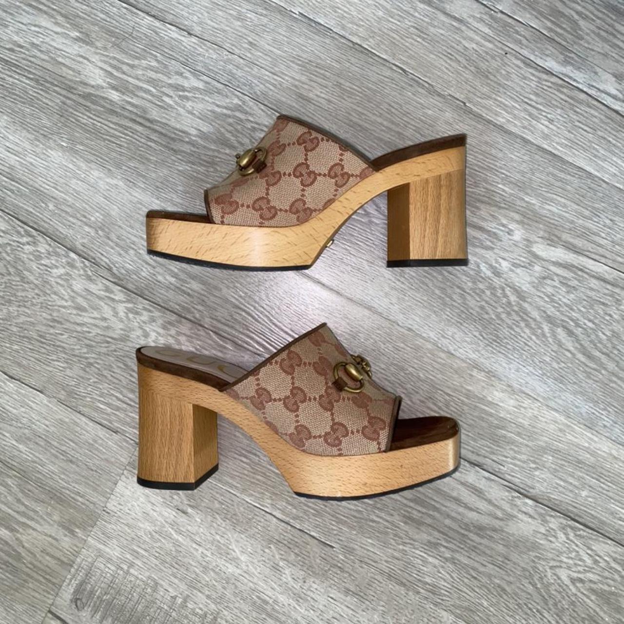 Gucci Women's Cream and Burgundy Sandals | Depop