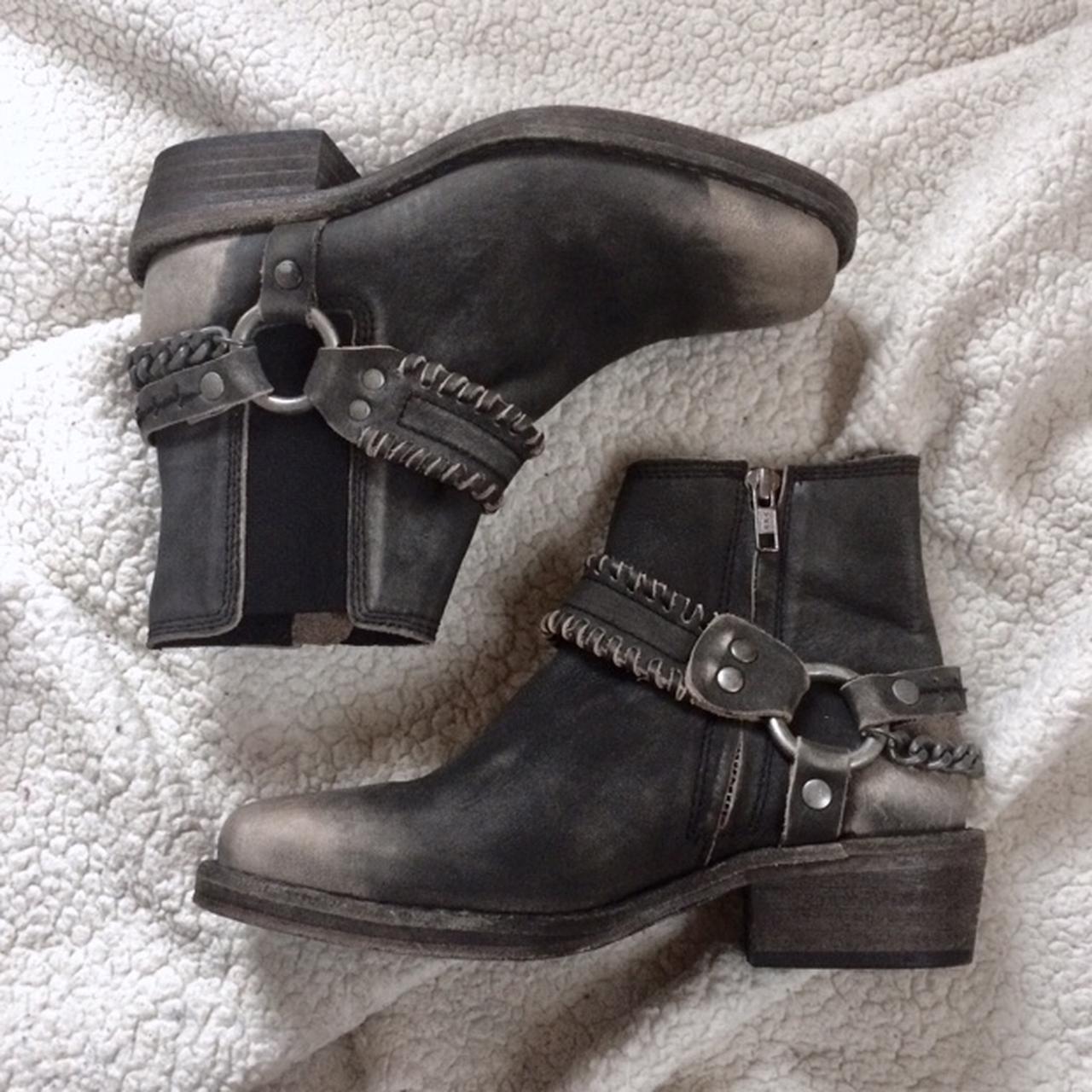 Free People Women's Black and Grey Boots | Depop