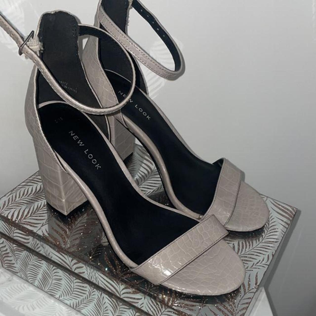 grey heels size 5