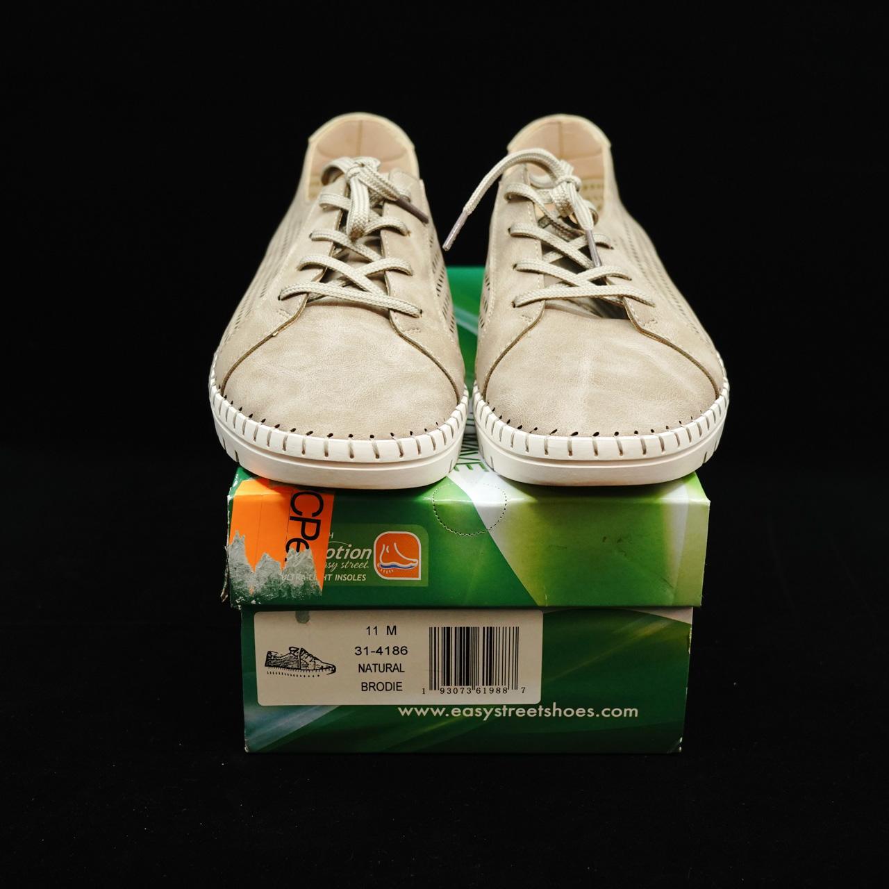 Easy Street Brodie Sneakers new in original