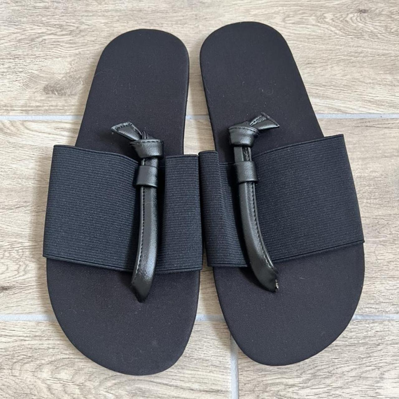 Women's Black Flipflops | Depop