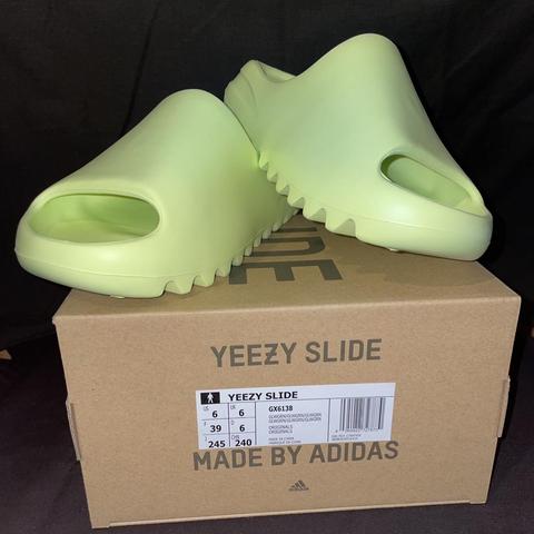 yeezy slides deadstock