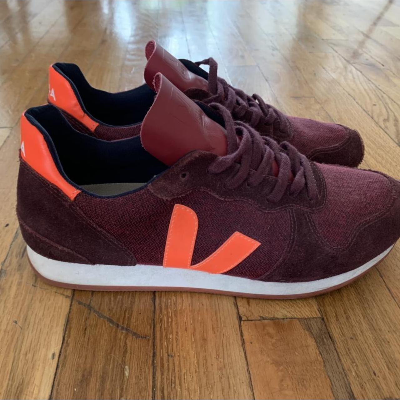 Veja hot sale sneakers burgundy