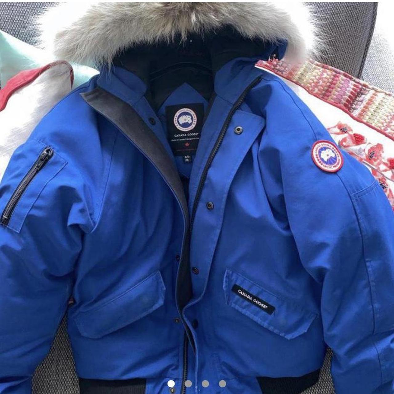 Xl juniors Canada goose Will fit xs men Free shipping - Depop