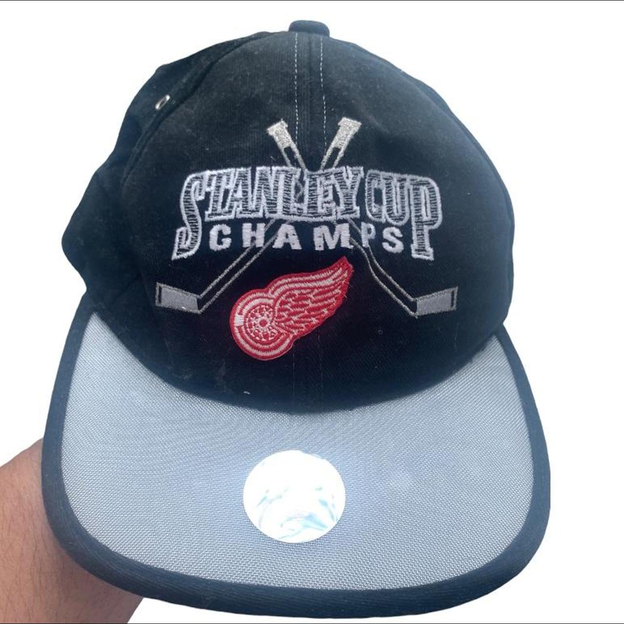 Detroit Red Wings Starter Vintage SnapBack Cap Hat... - Depop