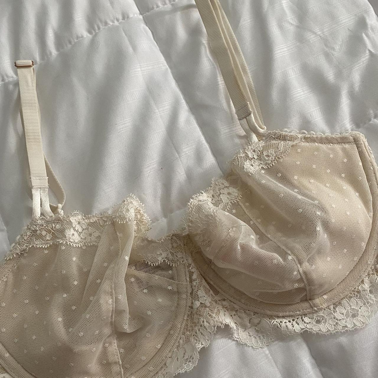 Victoria’s Secret lace bra. Size 32DDD. Only worn... - Depop