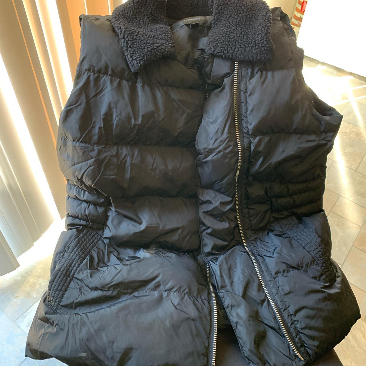 Black Vera want puffer vest size XS woman’s