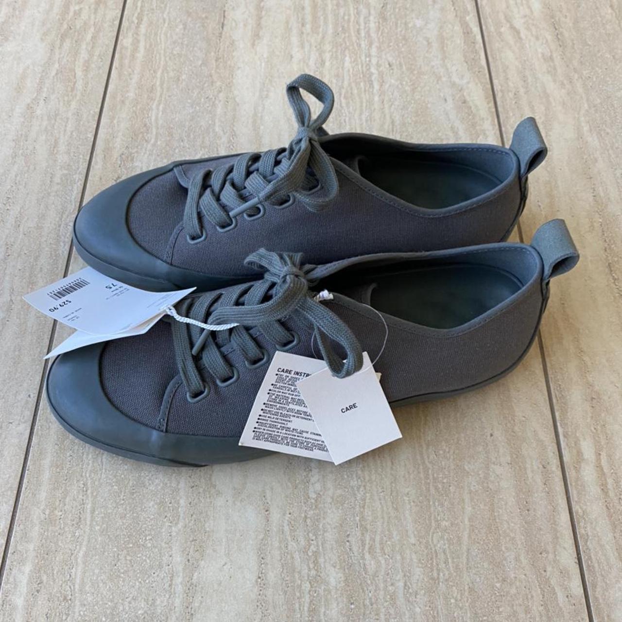 Brand new olive Uniqlo Men’s Size