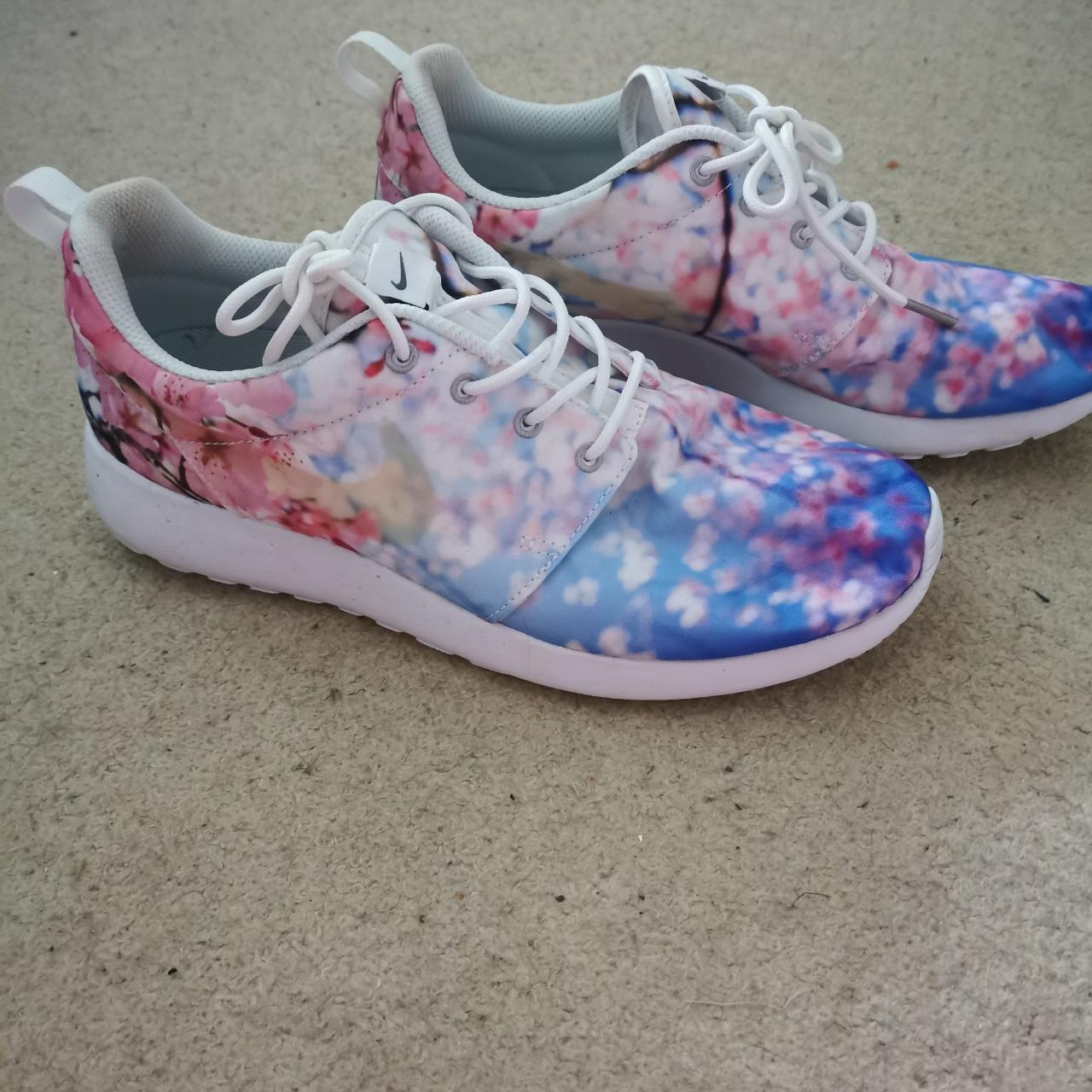 nike roshe run cherry blossom