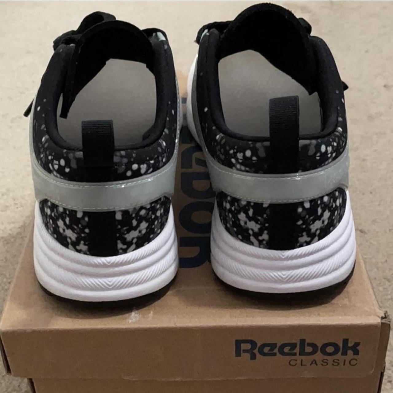Reebok Women's Black and White Trainers (3)