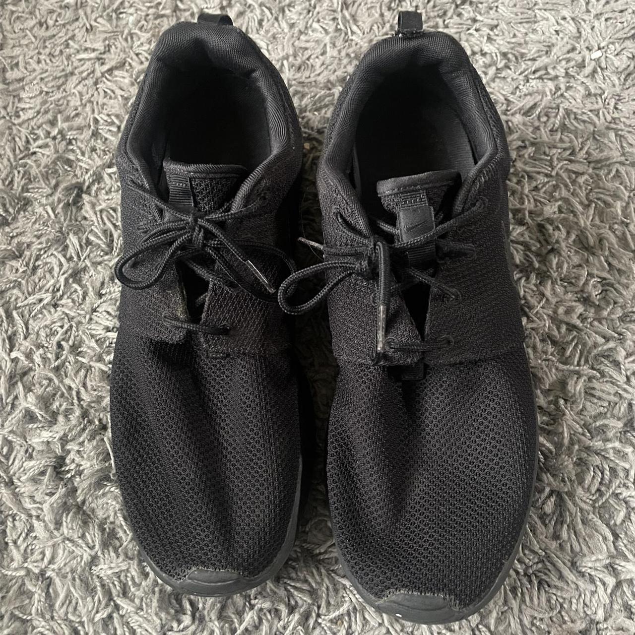 nike roshe black size 12