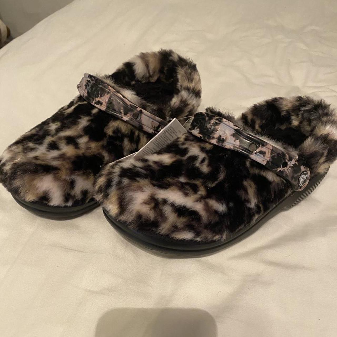 fuzzy crocs size 7