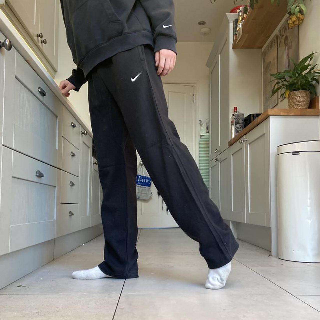 nike joggers with pockets on the side